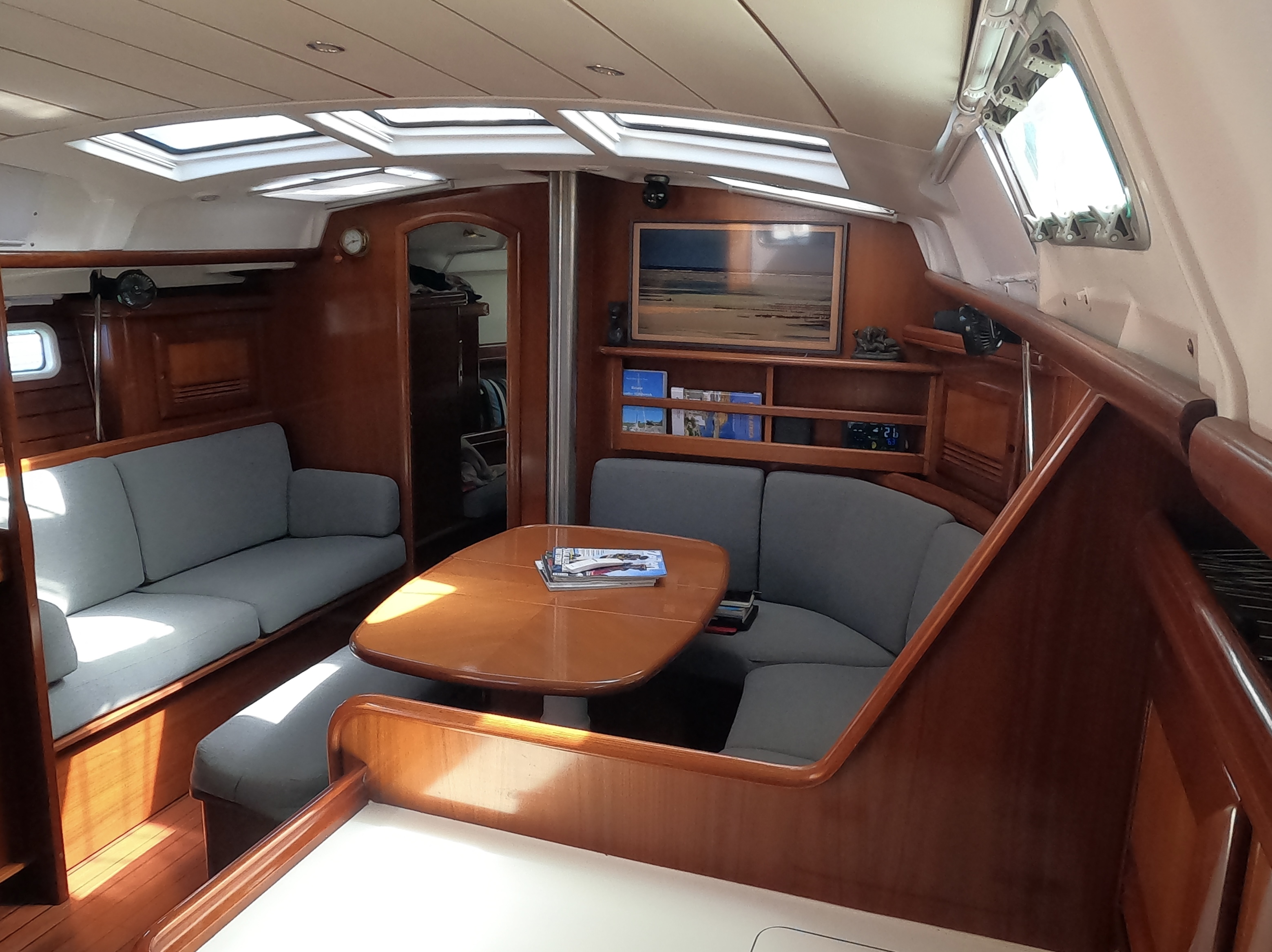 TIWI saloon